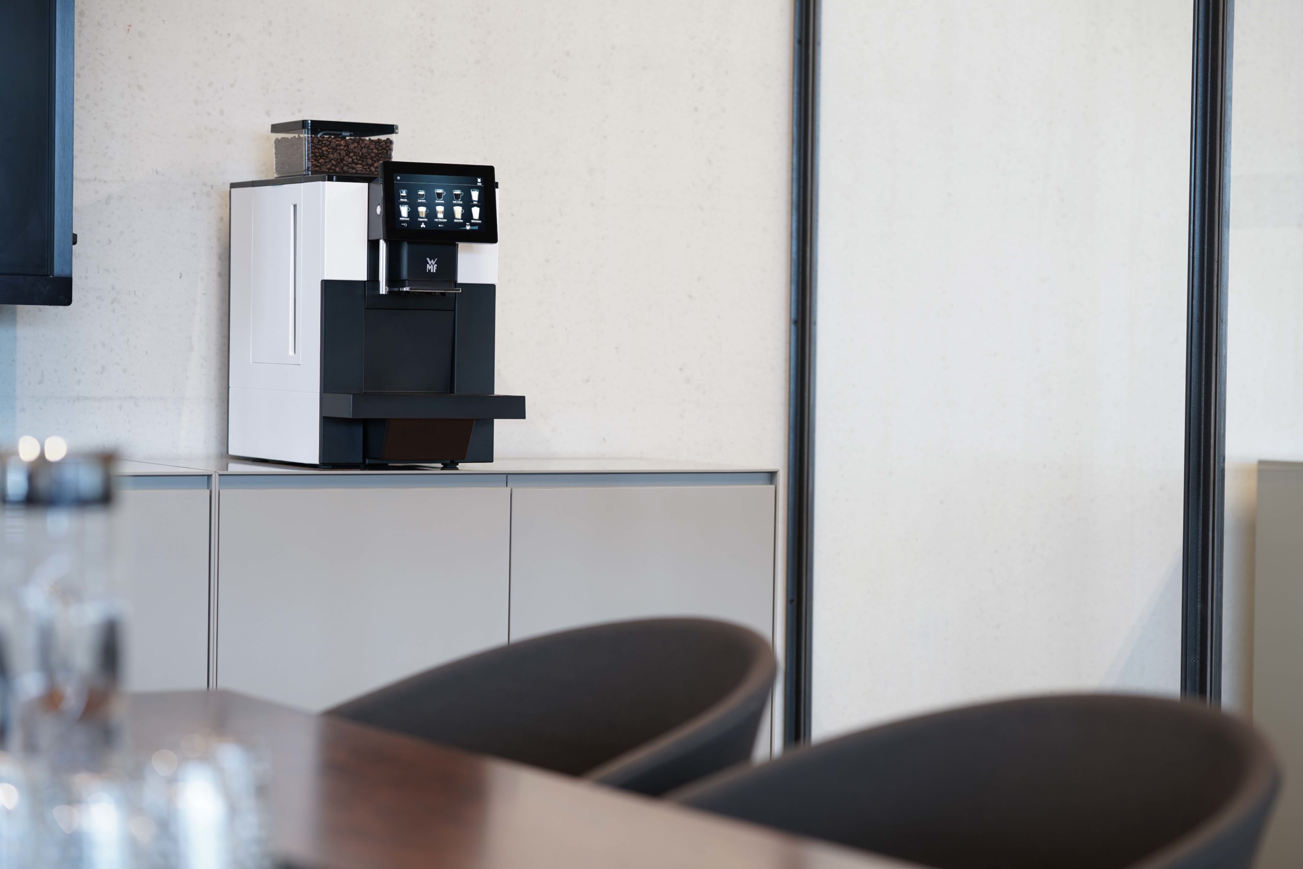 WMF koffiemachine op het werk | 950 S bij KoffiePartners