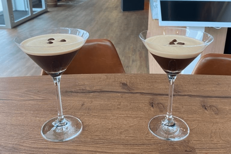 Recept: virgin espresso martini | KoffiePraat