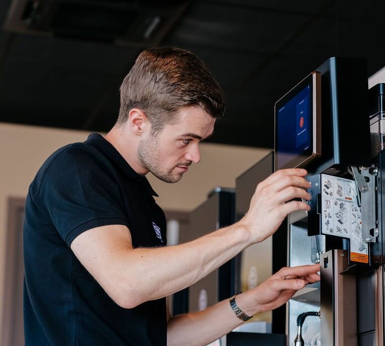 Sven monteur Sagitta koffiemachine onderhoud | KoffiePartners