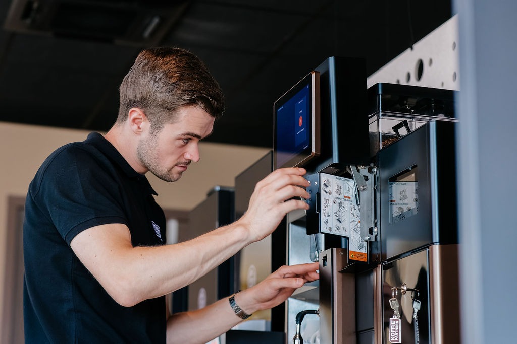 Sven monteur Sagitta koffiemachine onderhoud | KoffiePartners